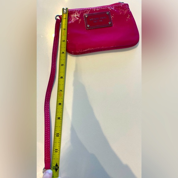 MICHAEL KORS Pink Glossy Small Zip Pouch - Picture 9 of 10